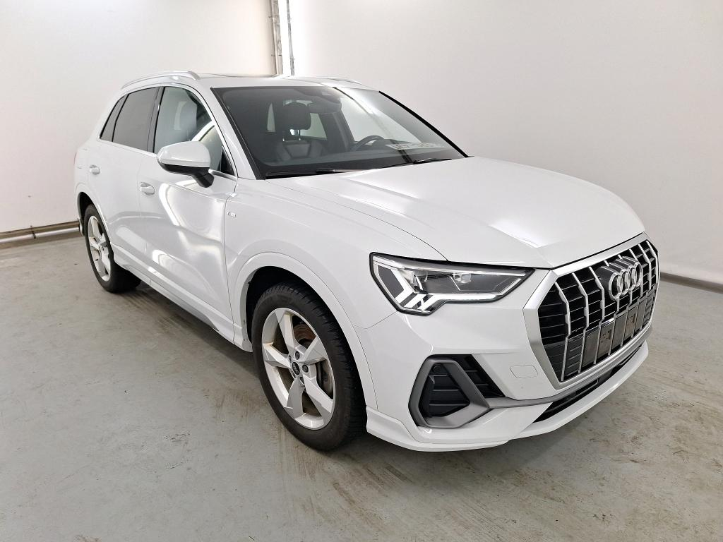 AUDI Q3 1.4 45 TFSI E S TRONIC S LINE Light module 1 Platinum S line interior Sport photo