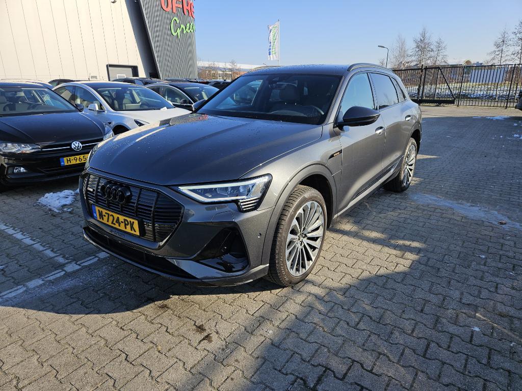 AUDI e-tron 300 kW photo