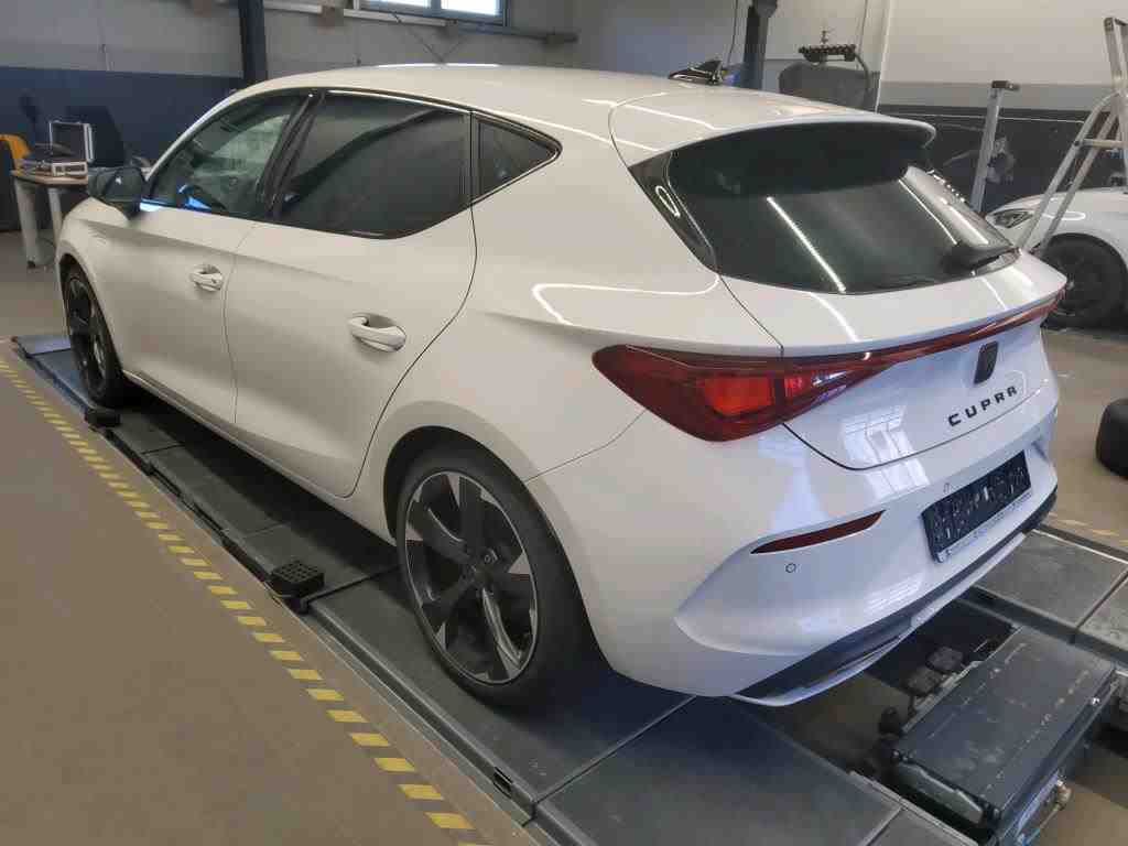 Cupra Basis e-Hybrid Leon photo