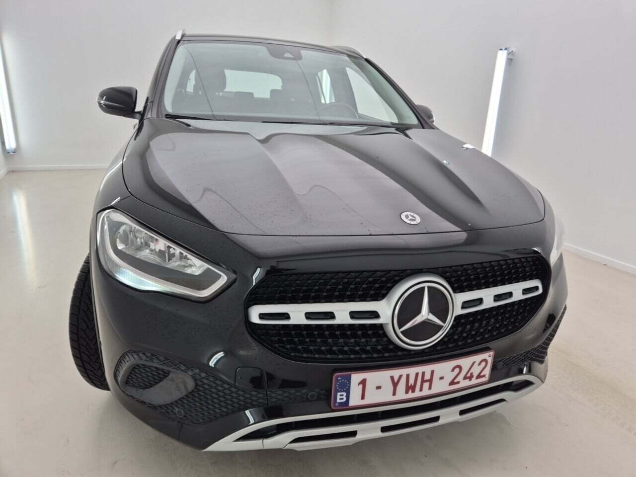 MERCEDES-BENZ GLA 2.0 180D 8G-DCT BUSINESS SOLUT photo