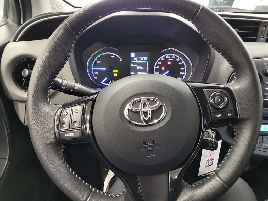 TOYOTA Yaris 1.5 Hybrid Active photo