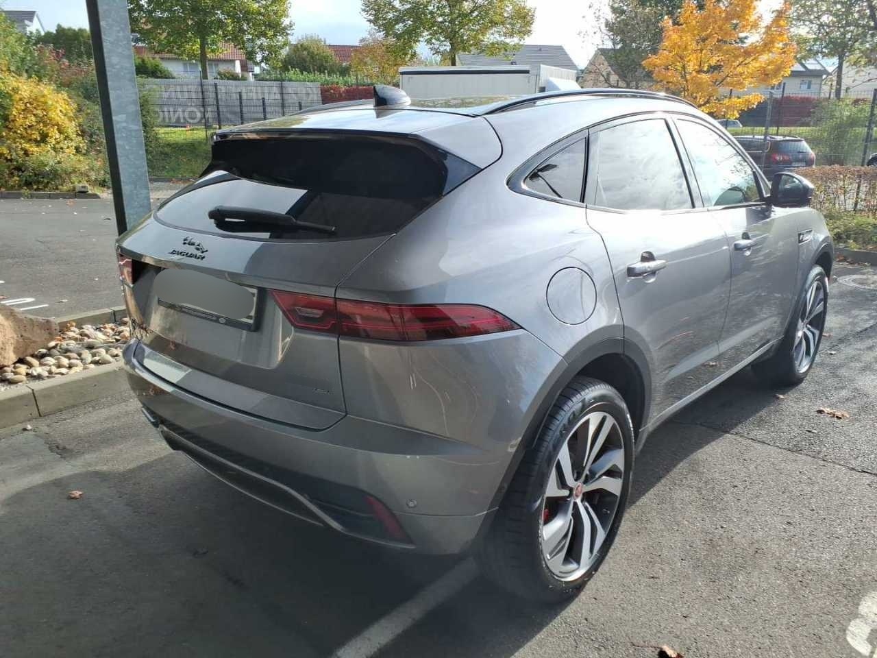 Jaguar R-Dynamic SE AWD Plug-In Hybrid E-PACE photo