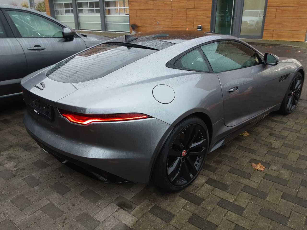 Jaguar R-Dynamic Black F-TYPE Coupe photo