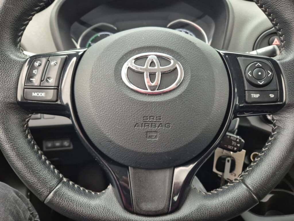 TOYOTA Yaris 1.5 Hybrid Active photo