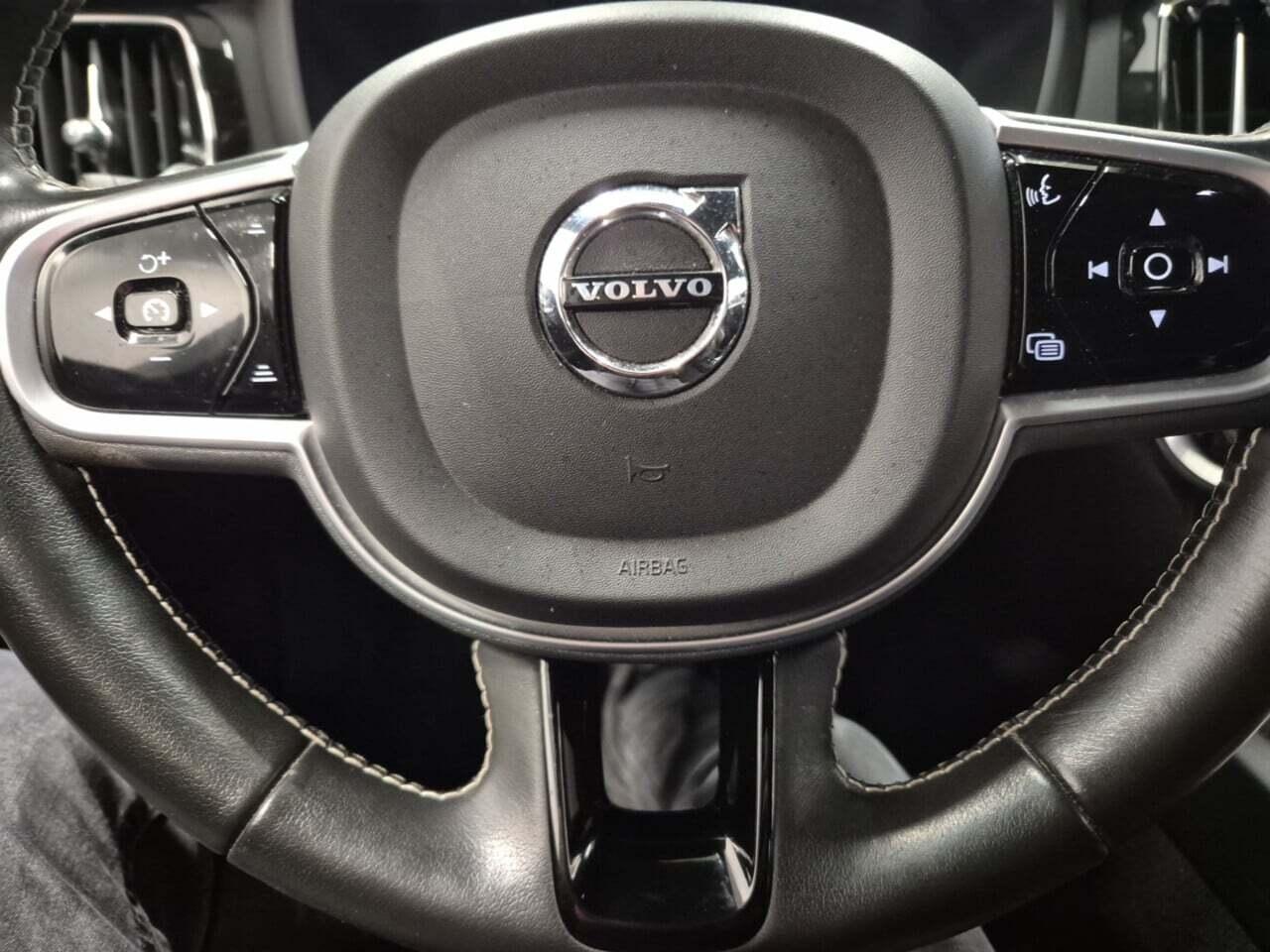 VOLVO V60 2.0 D4 Inscription photo