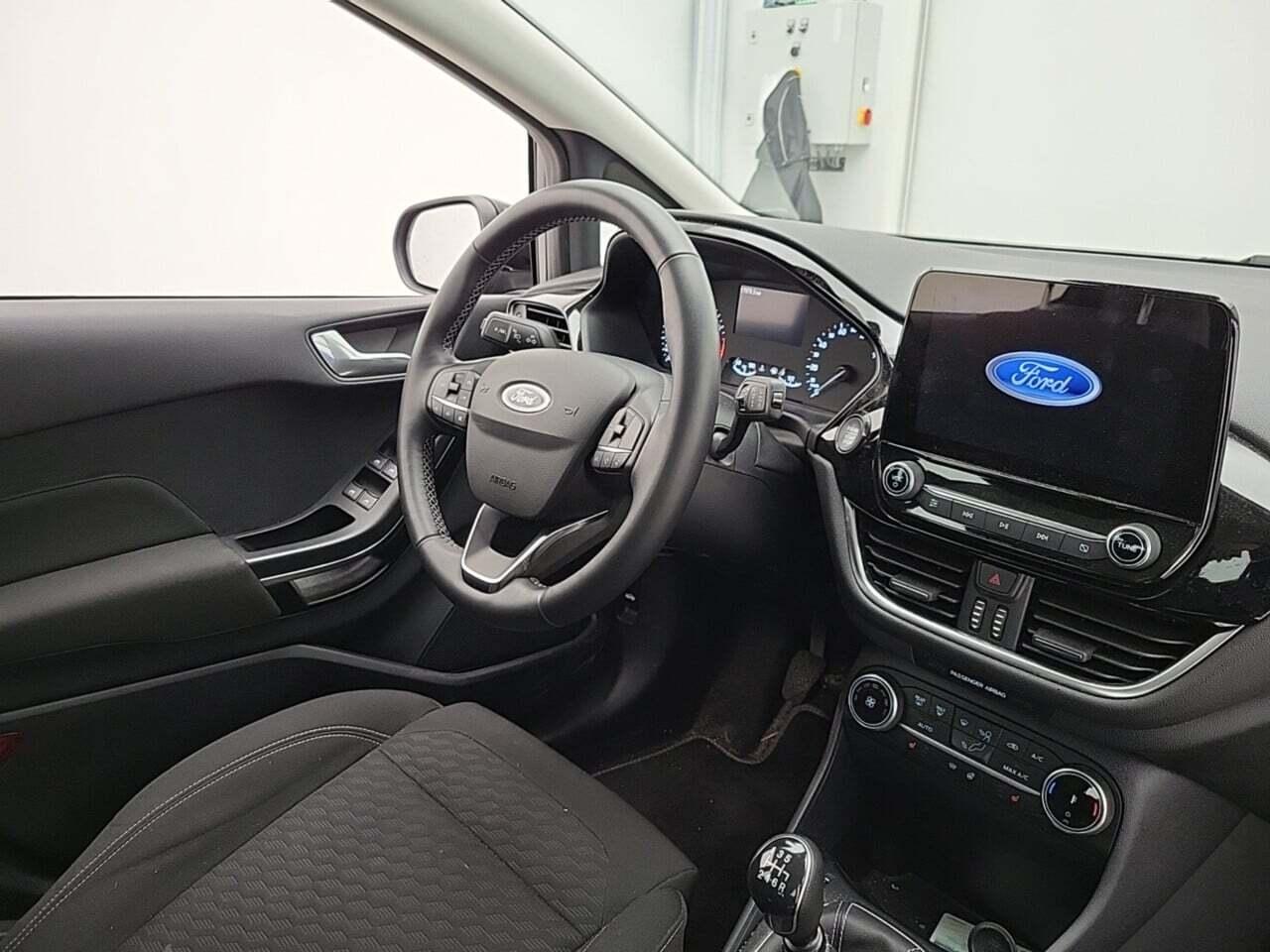 FORD Fiesta 1.0 EcoBoost Hybrid Titanium photo