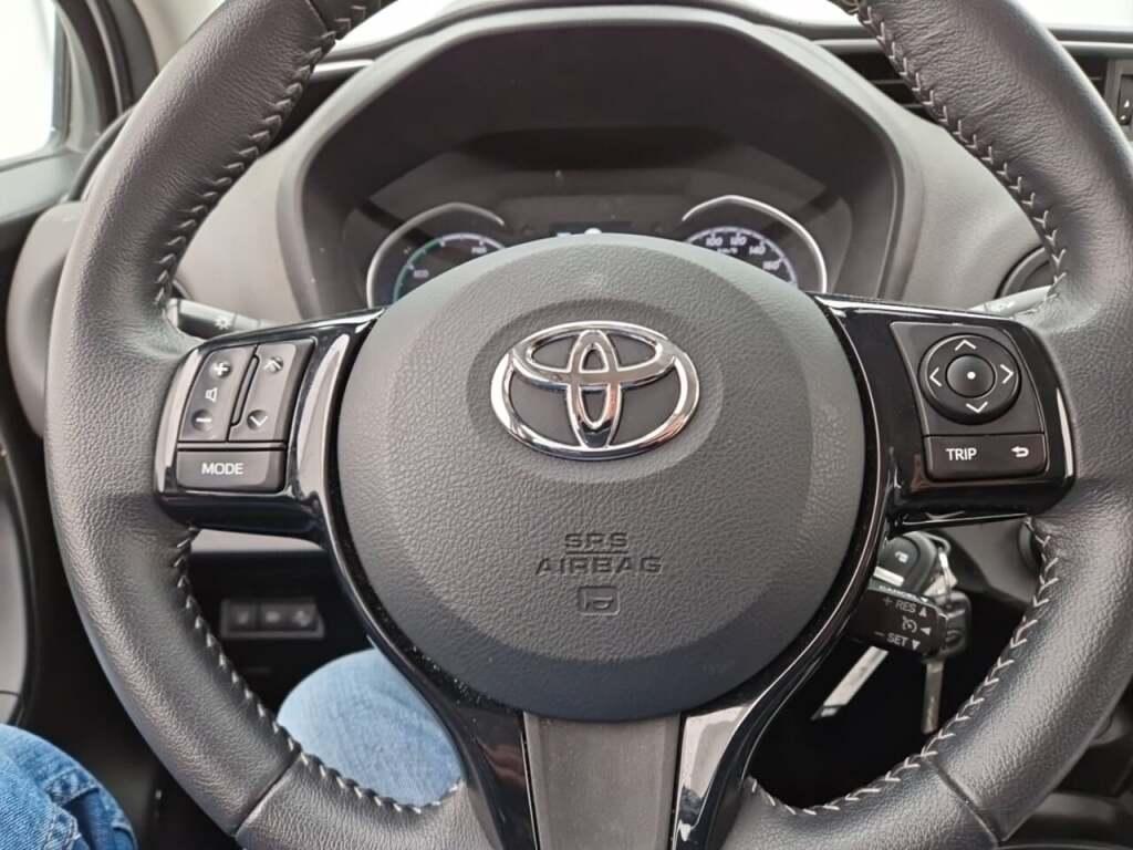 TOYOTA Yaris 1.5 Hybrid Active photo