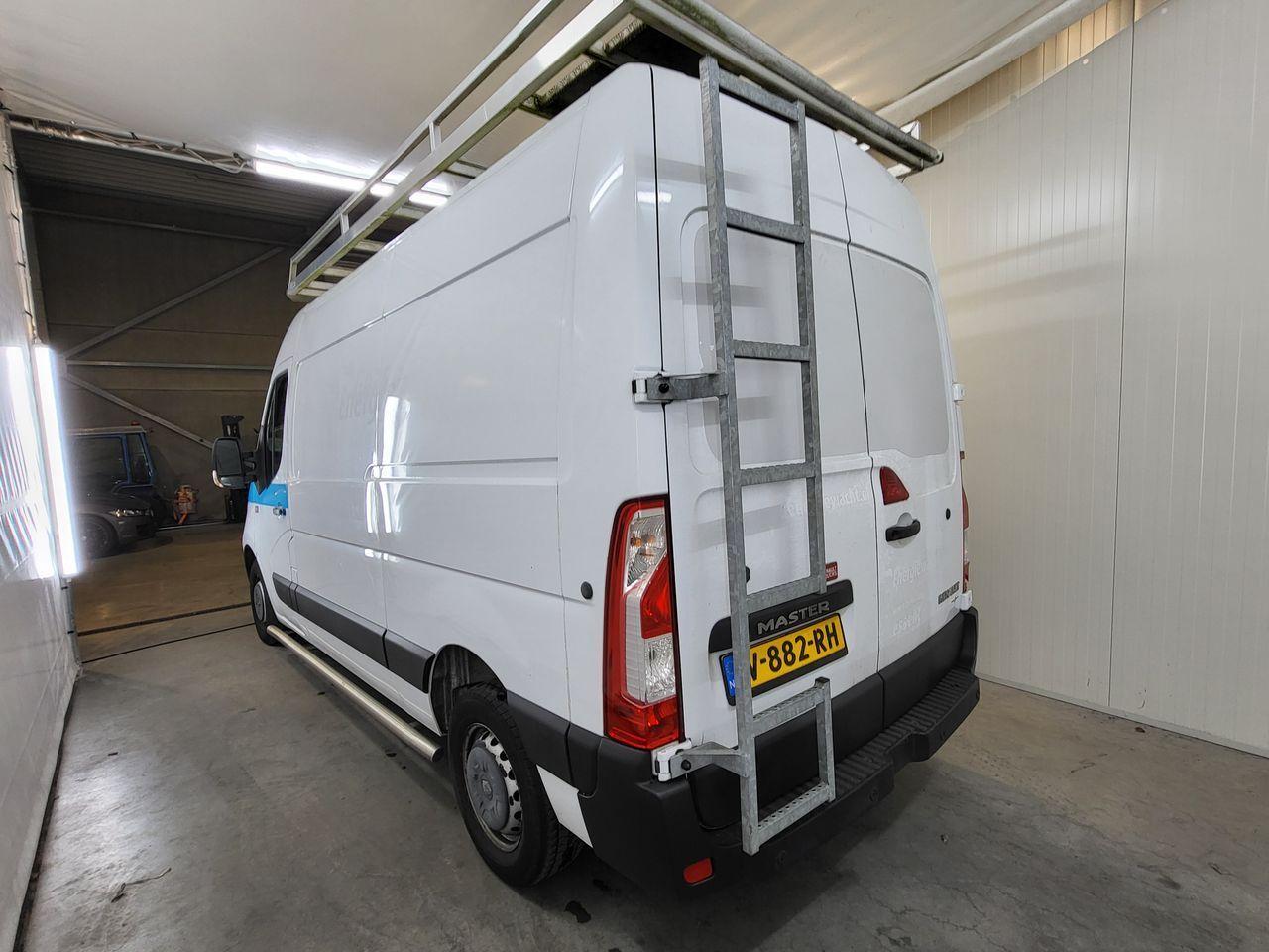 RENAULT Master T35 2.3 dCi L2H2 photo