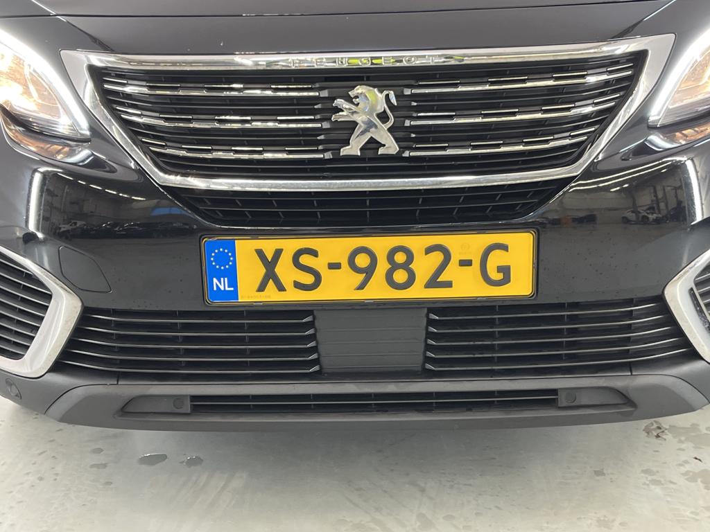 PEUGEOT 5008 17 - 20 Peugeot 5008 Blue Lease Executive PureTech 130 5d 7p photo