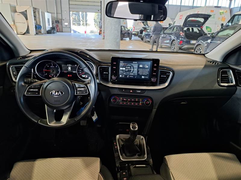 Kia 11 KIA XCEED / 2019 / 5P / CROSSOVER 1.6 CRDI 85KW STYLE photo