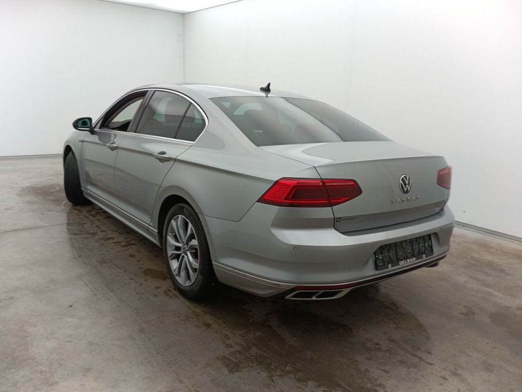 Volkswagen Passat 2.0 TDI 110kW Elegance Business 4d photo