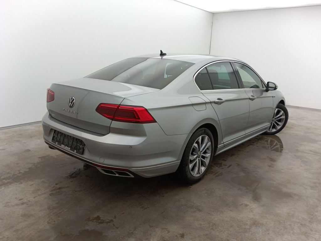 Volkswagen Passat 2.0 TDI 110kW Elegance Business 4d photo