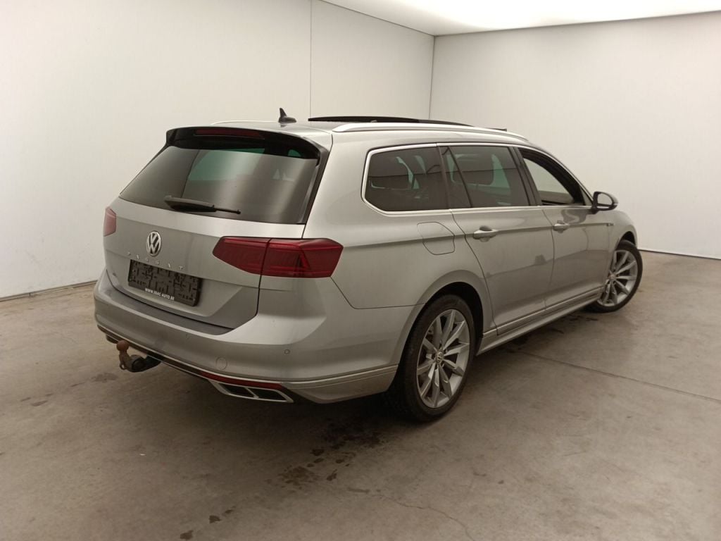 Volkswagen Passat Variant 1.6 TDI SCR DSG7 Elegance Business 5d photo