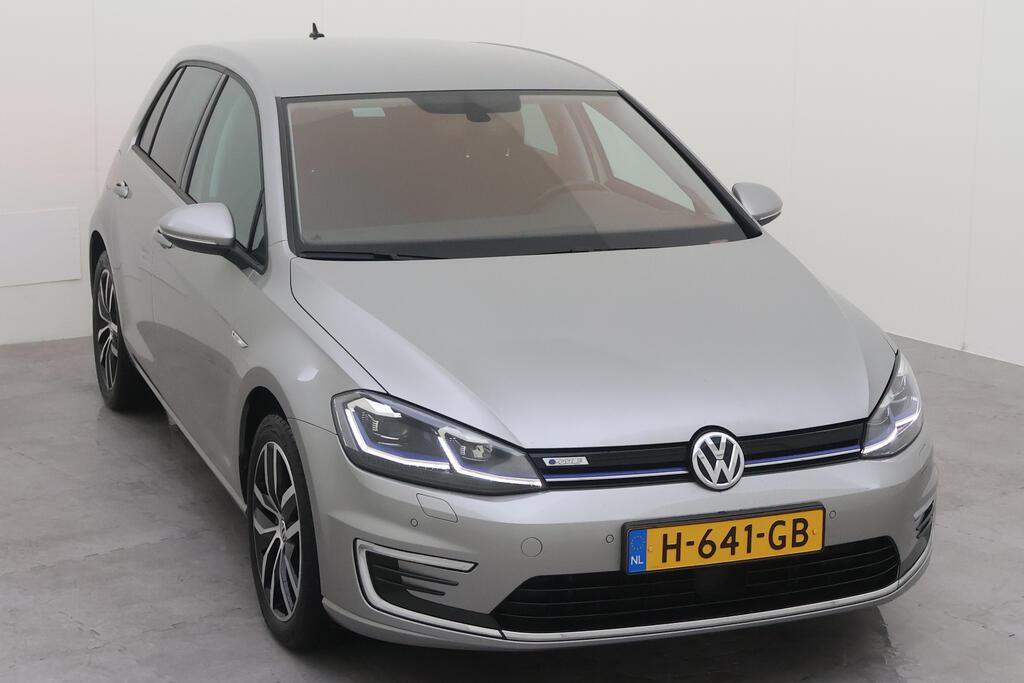 VOLKSWAGEN e-Golf photo