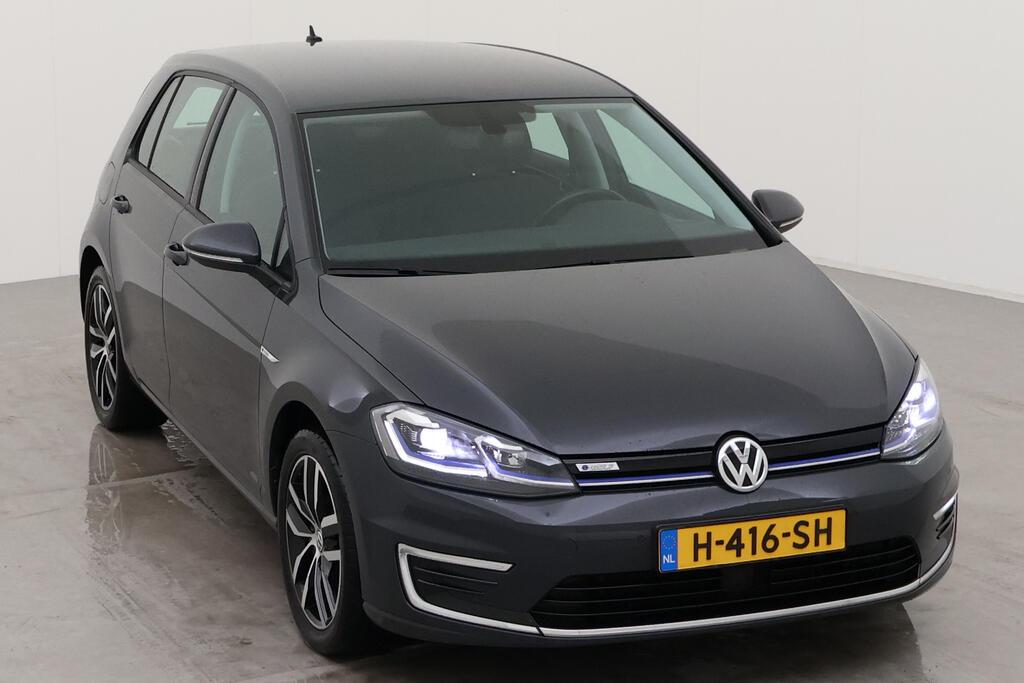 VOLKSWAGEN e-Golf photo