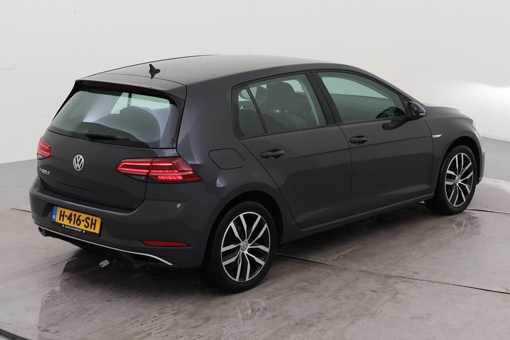 VOLKSWAGEN e-Golf photo