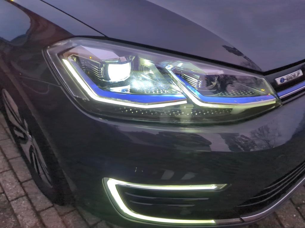 VOLKSWAGEN e-Golf photo