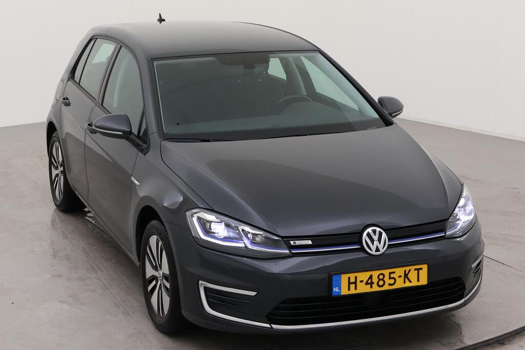 VOLKSWAGEN e-Golf photo