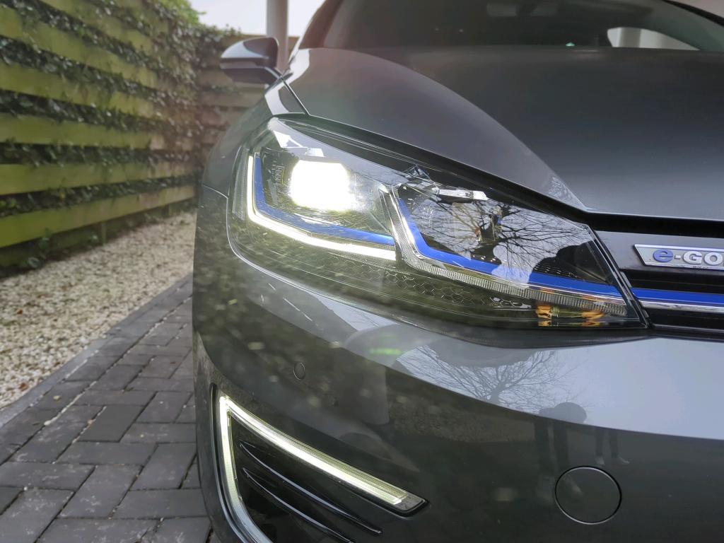 VOLKSWAGEN e-Golf photo