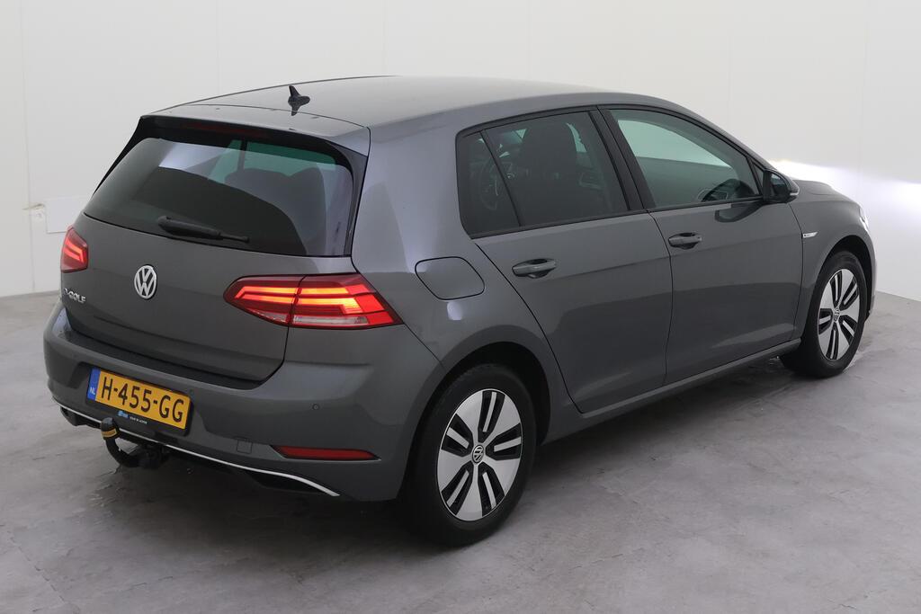 VOLKSWAGEN e-Golf photo