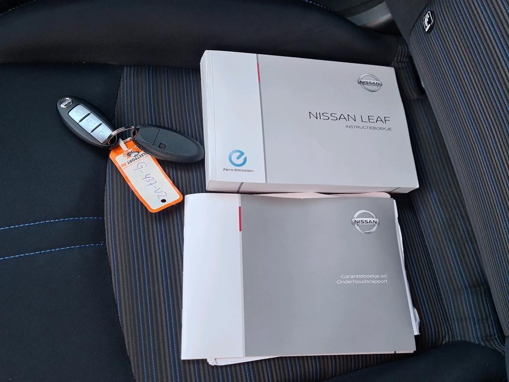 NISSAN LEAF photo