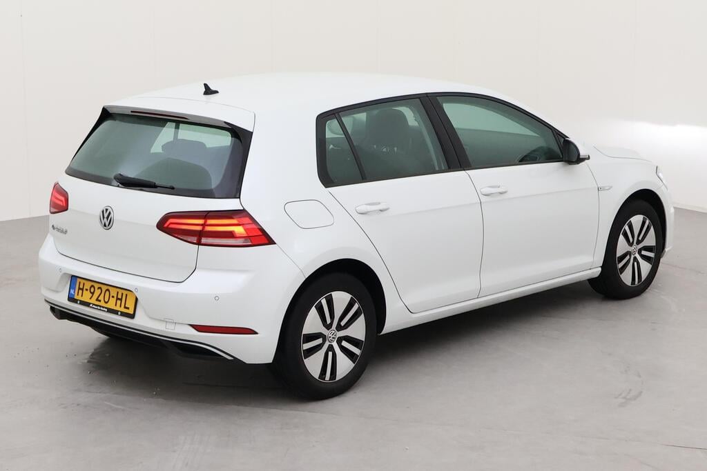 VOLKSWAGEN e-Golf photo