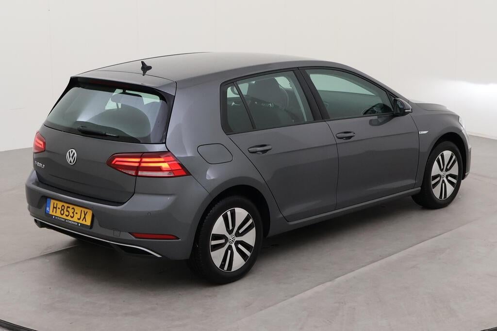 VOLKSWAGEN e-Golf photo