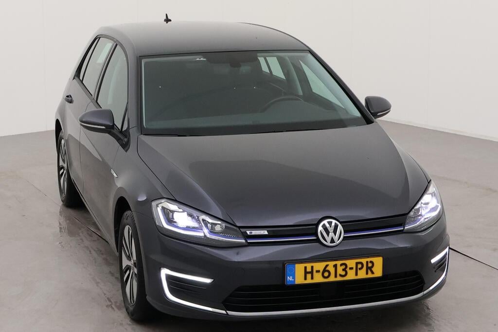 VOLKSWAGEN e-Golf photo