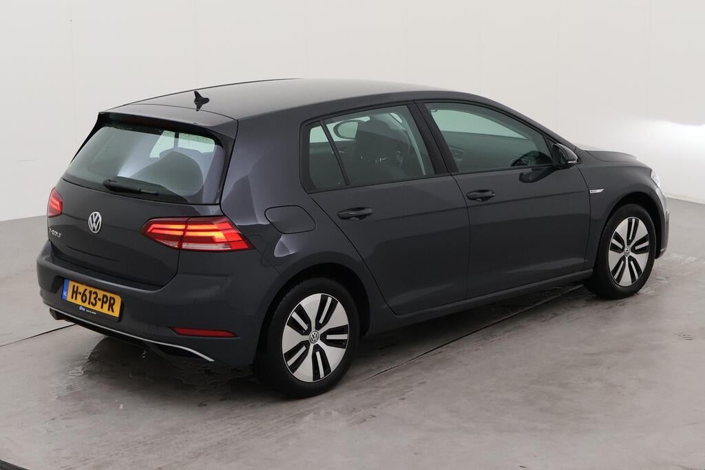 VOLKSWAGEN e-Golf photo