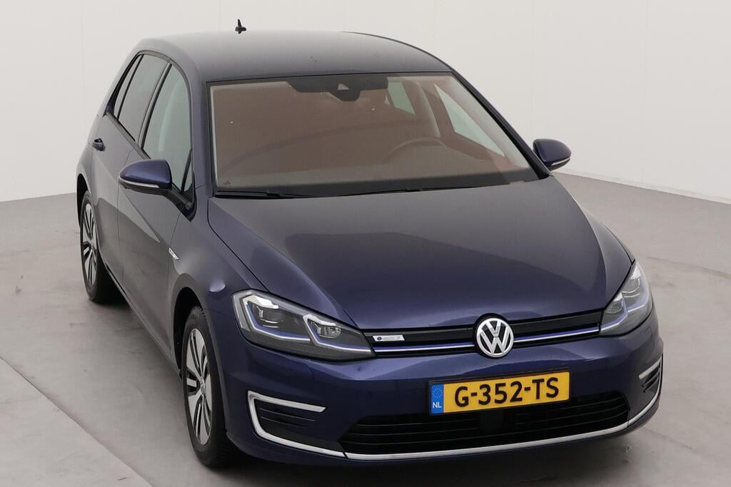 VOLKSWAGEN e-Golf photo