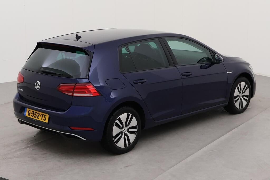 VOLKSWAGEN e-Golf photo