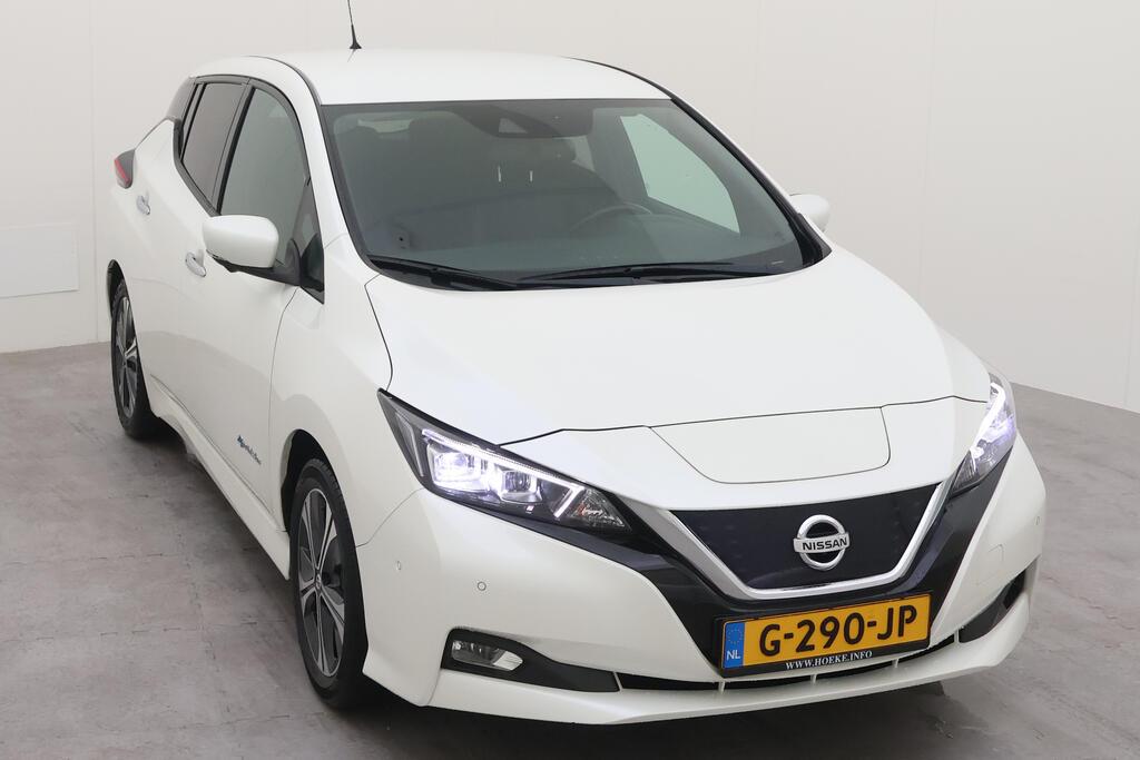 NISSAN LEAF photo