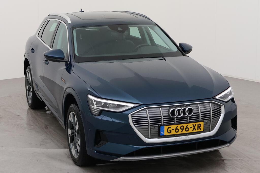 AUDI e-tron photo