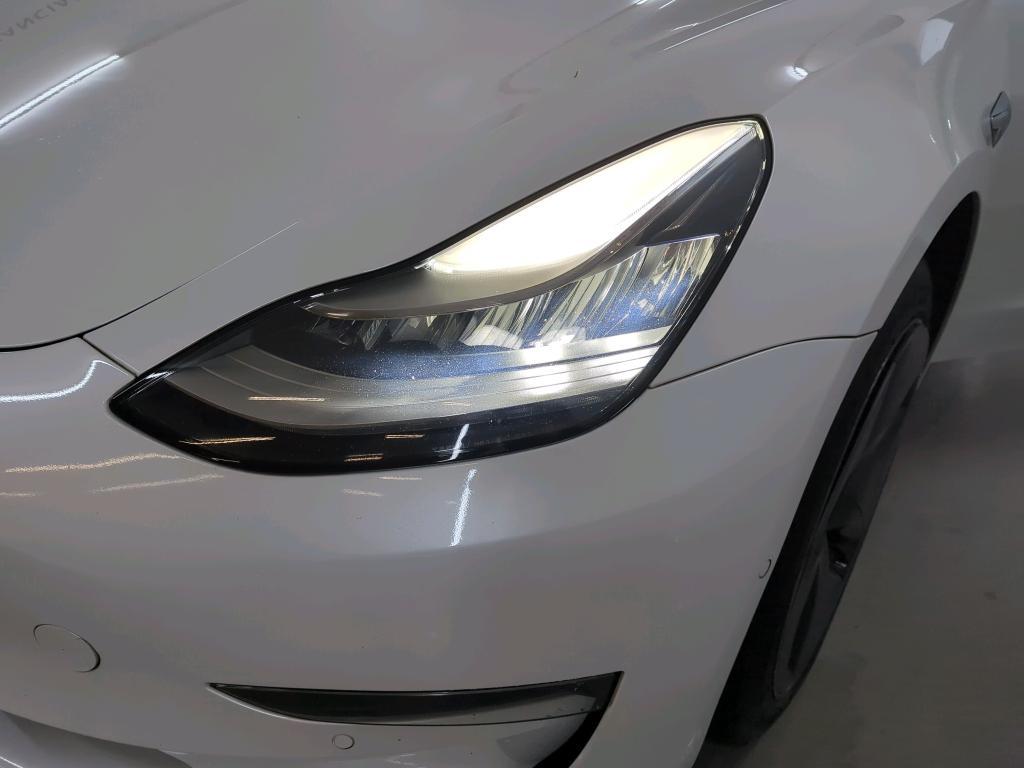 Tesla Model 3 photo