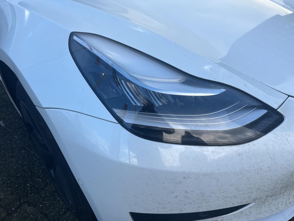 Tesla Model 3 photo