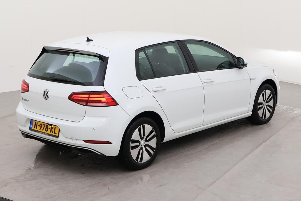 VOLKSWAGEN e-Golf photo