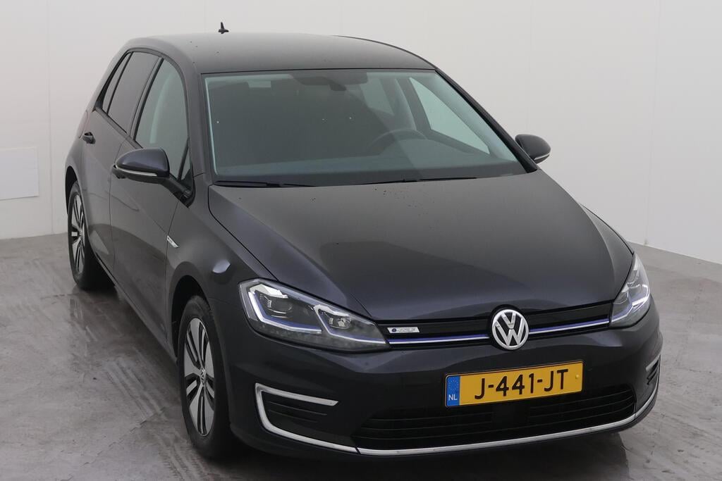 VOLKSWAGEN e-Golf photo