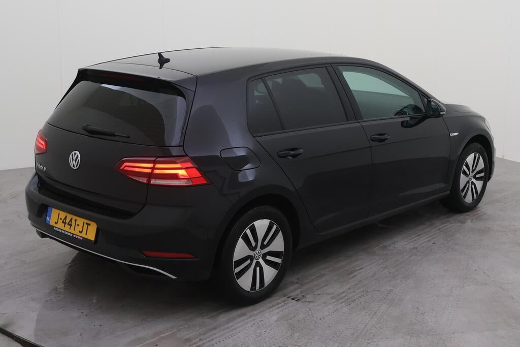 VOLKSWAGEN e-Golf photo