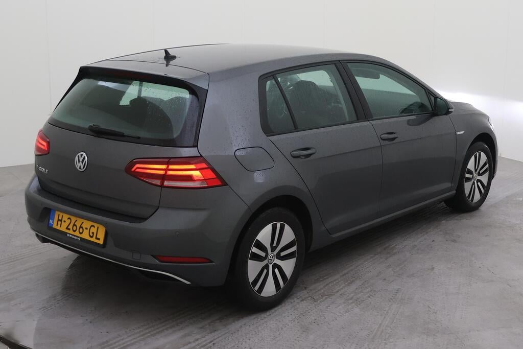 VOLKSWAGEN e-Golf photo