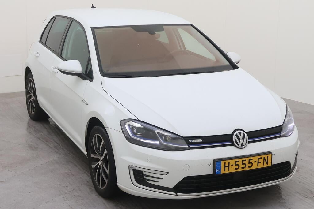 VOLKSWAGEN e-Golf photo