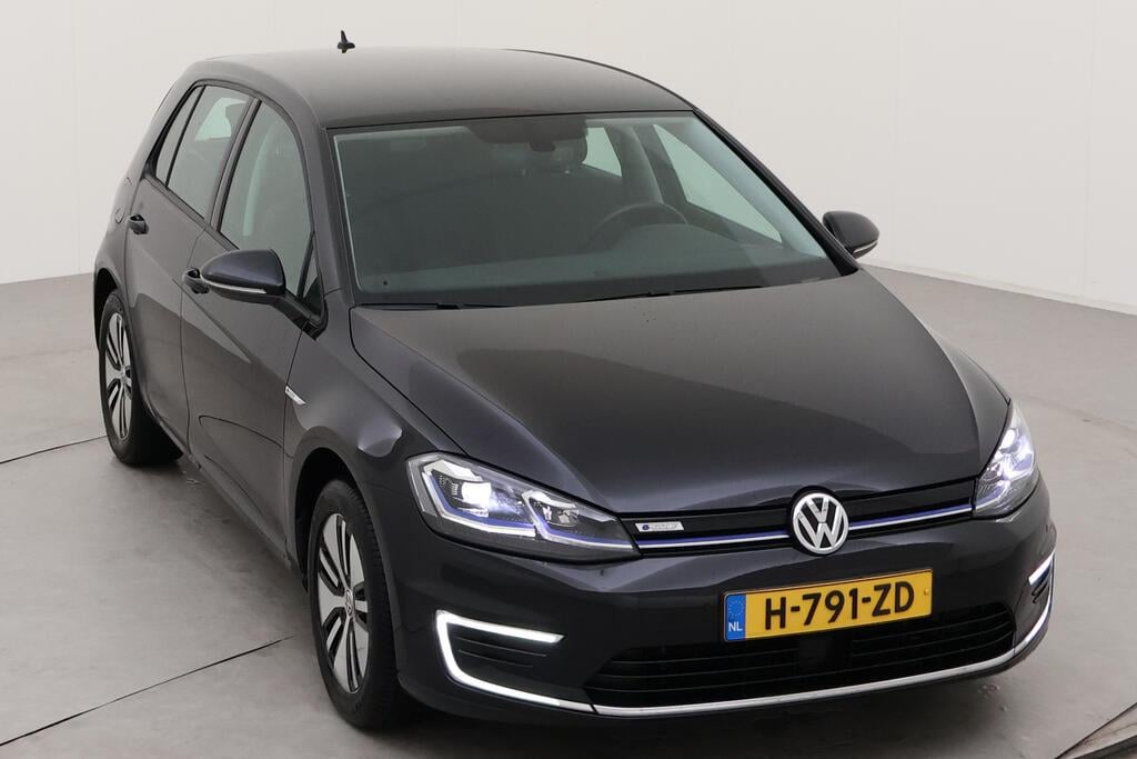 VOLKSWAGEN e-Golf photo