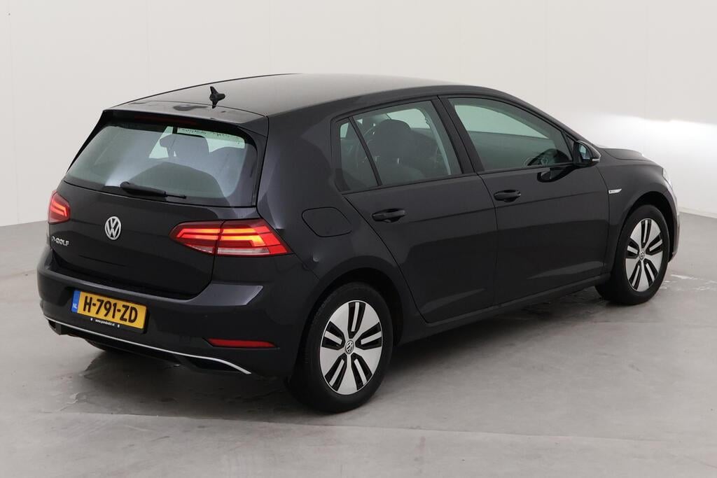 VOLKSWAGEN e-Golf photo