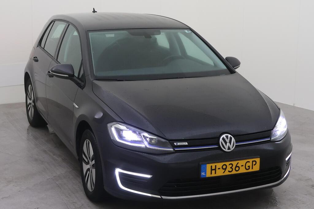 VOLKSWAGEN e-Golf photo