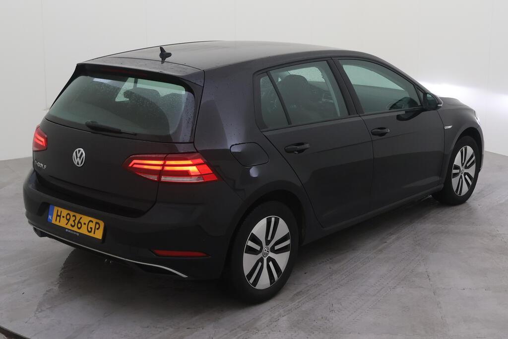 VOLKSWAGEN e-Golf photo