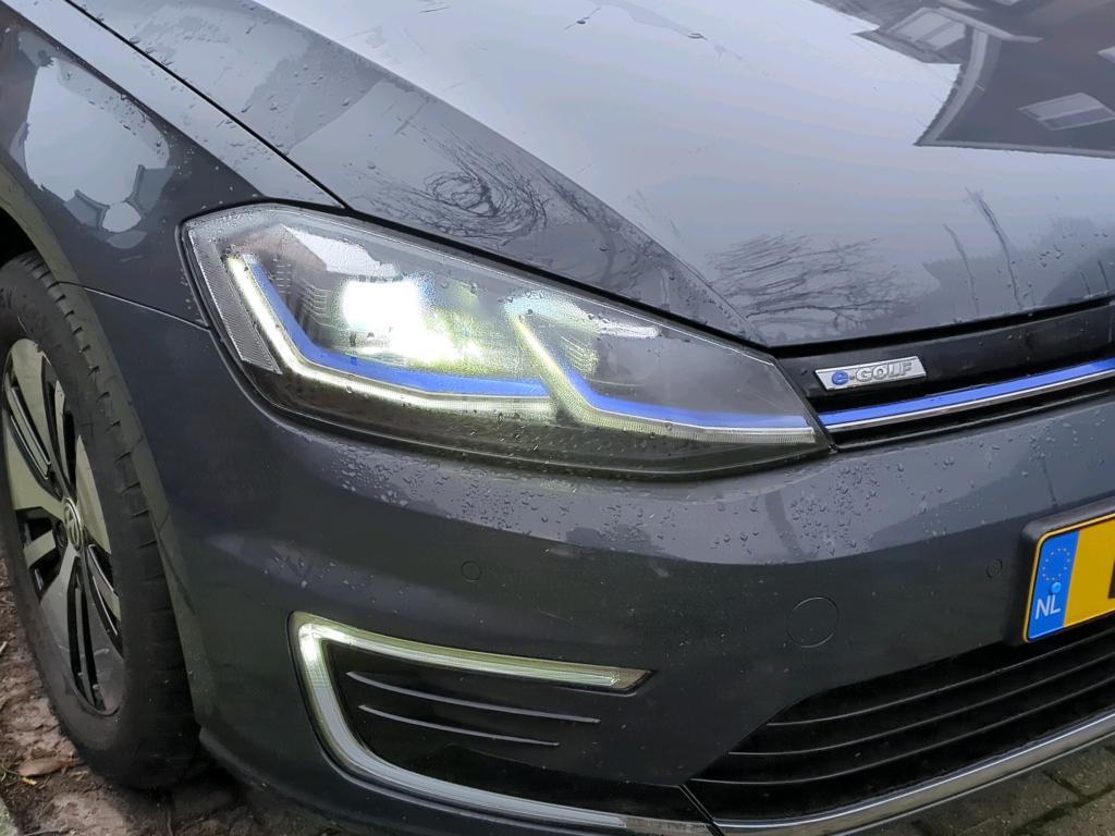 VOLKSWAGEN e-Golf photo