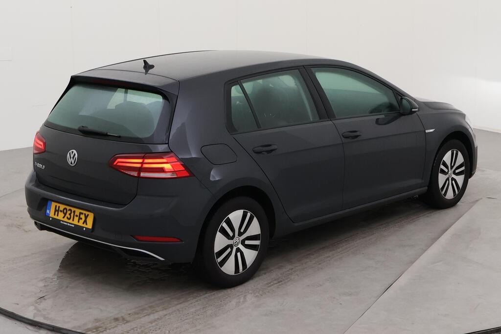 VOLKSWAGEN e-Golf photo