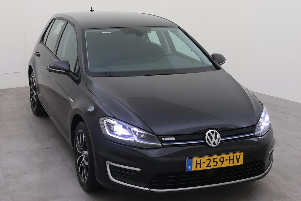 VOLKSWAGEN e-Golf photo