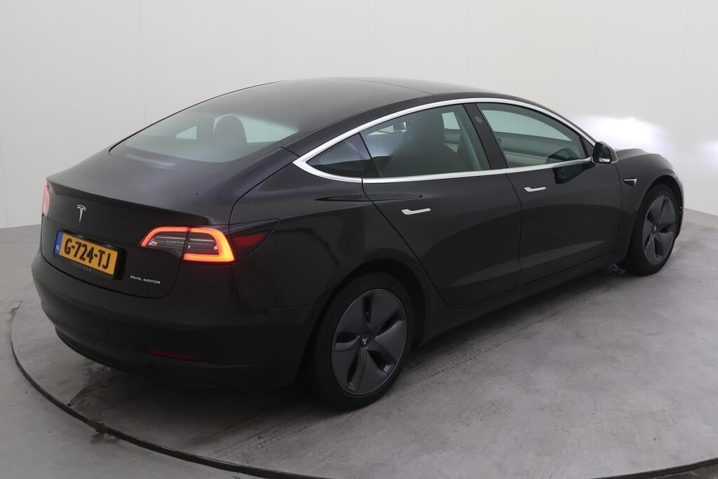 Tesla Model 3 photo