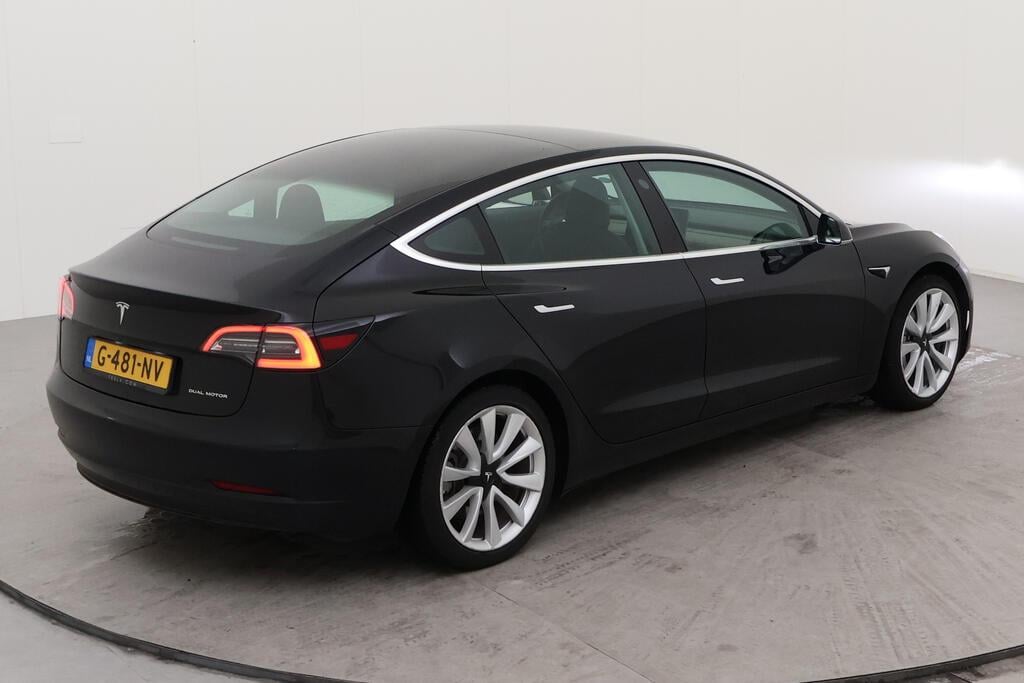 Tesla Model 3 photo