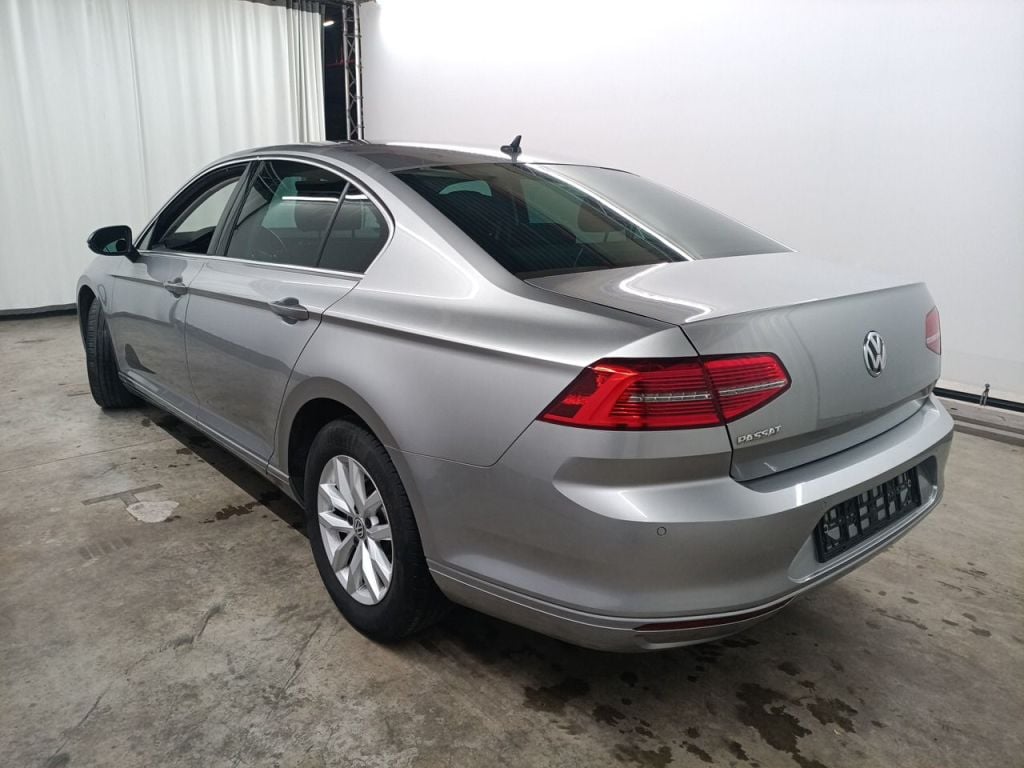 Volkswagen Passat 1.6 TDI Comfortline Business DSG7 4d photo